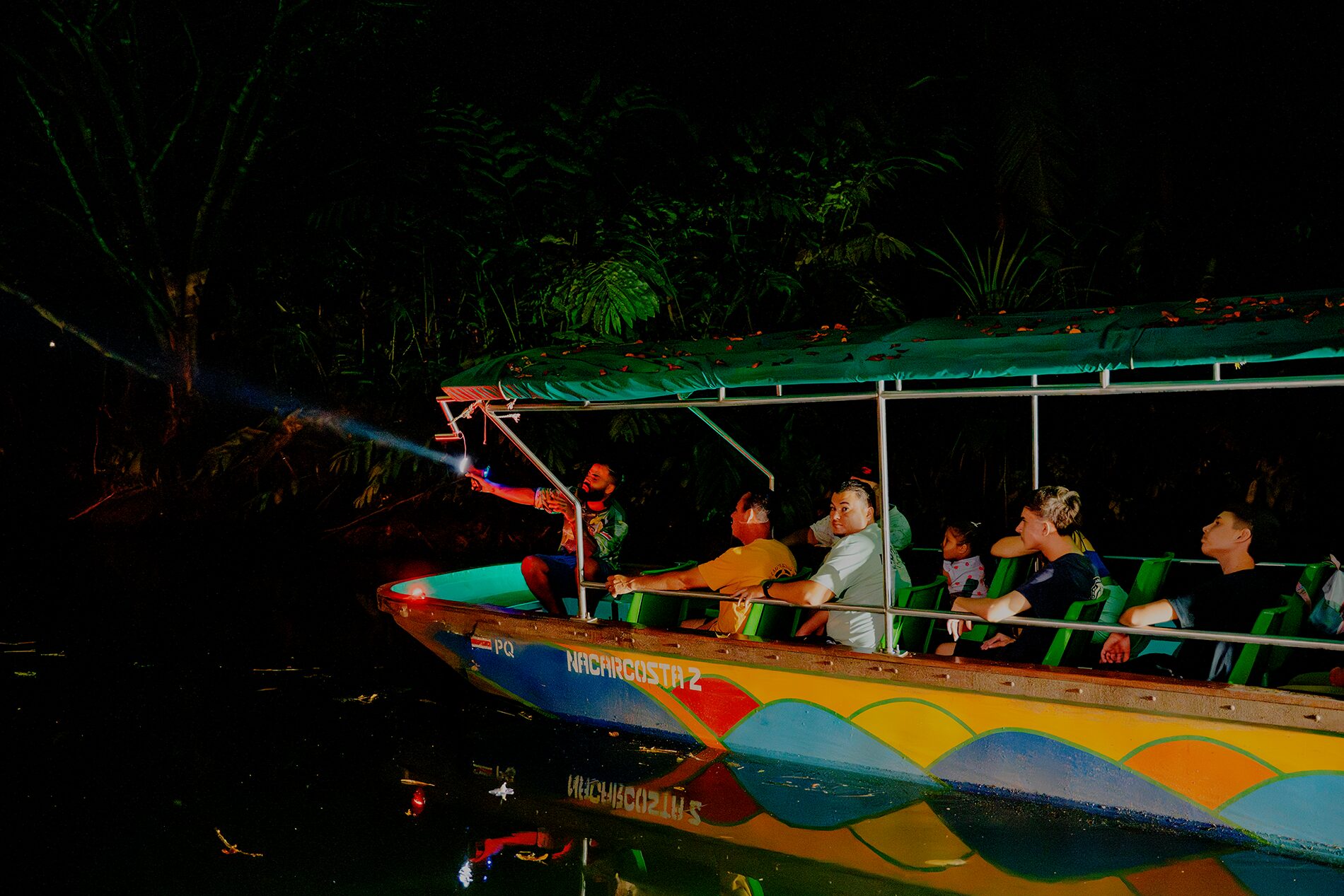 Nacarcosta-bote-night